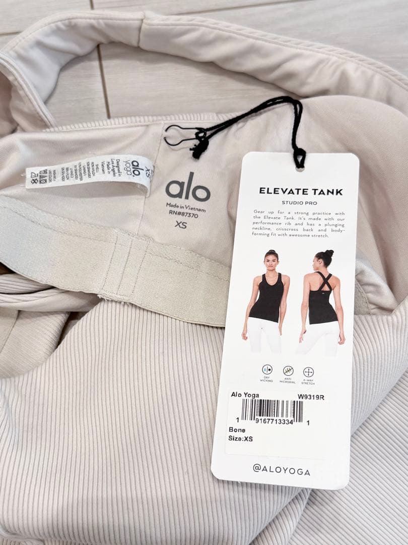 【新品タグ付】alo yoga アロヨガタンクトップ Elevate tank