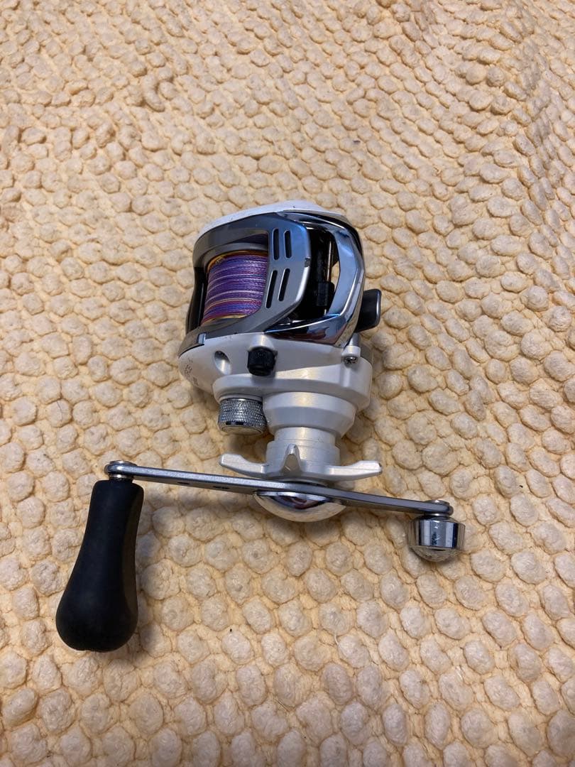リールsporza150R(ホワイト)新品