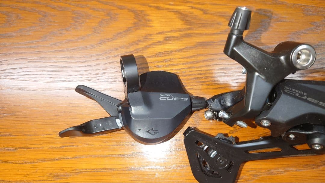 シマノCUESキューズ9速 シフター　リヤディレイラー　カセット　ハブ　セット