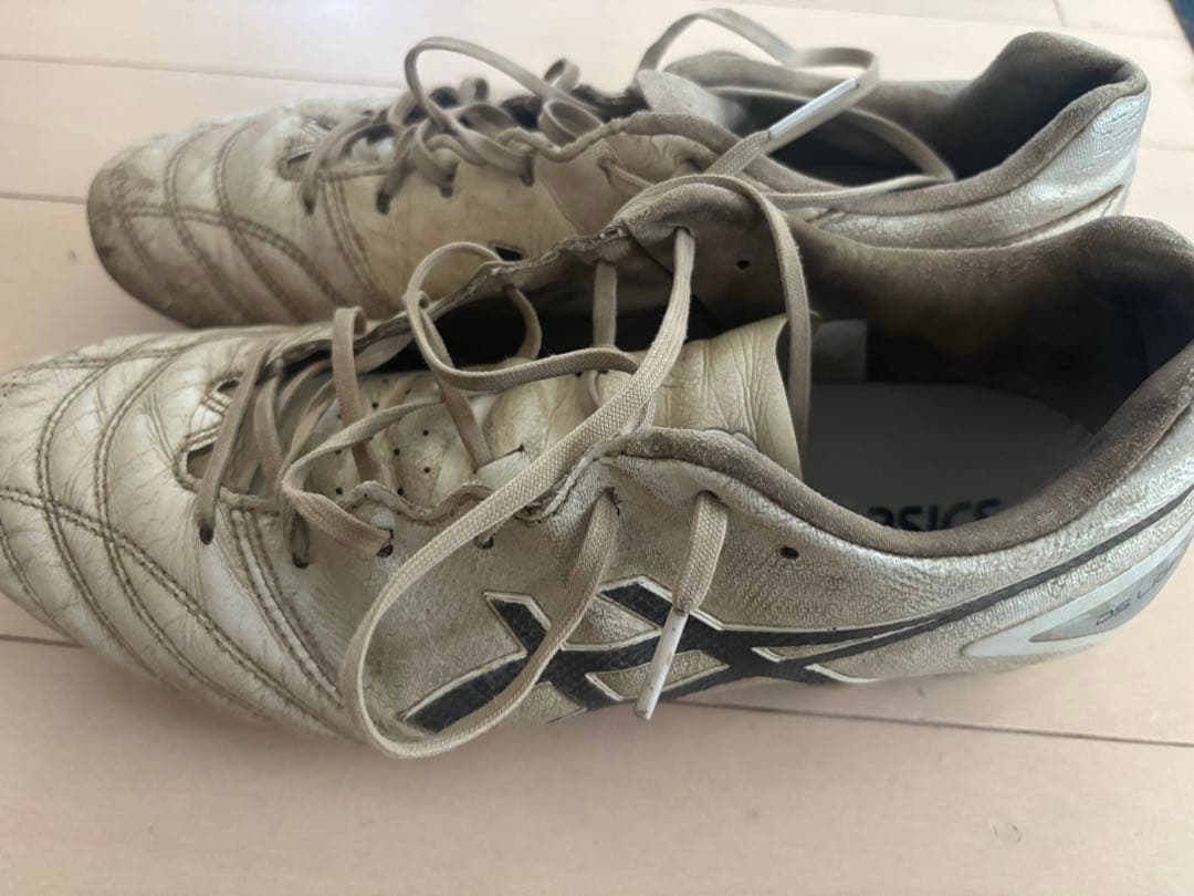 asics サッカーシューズ 白