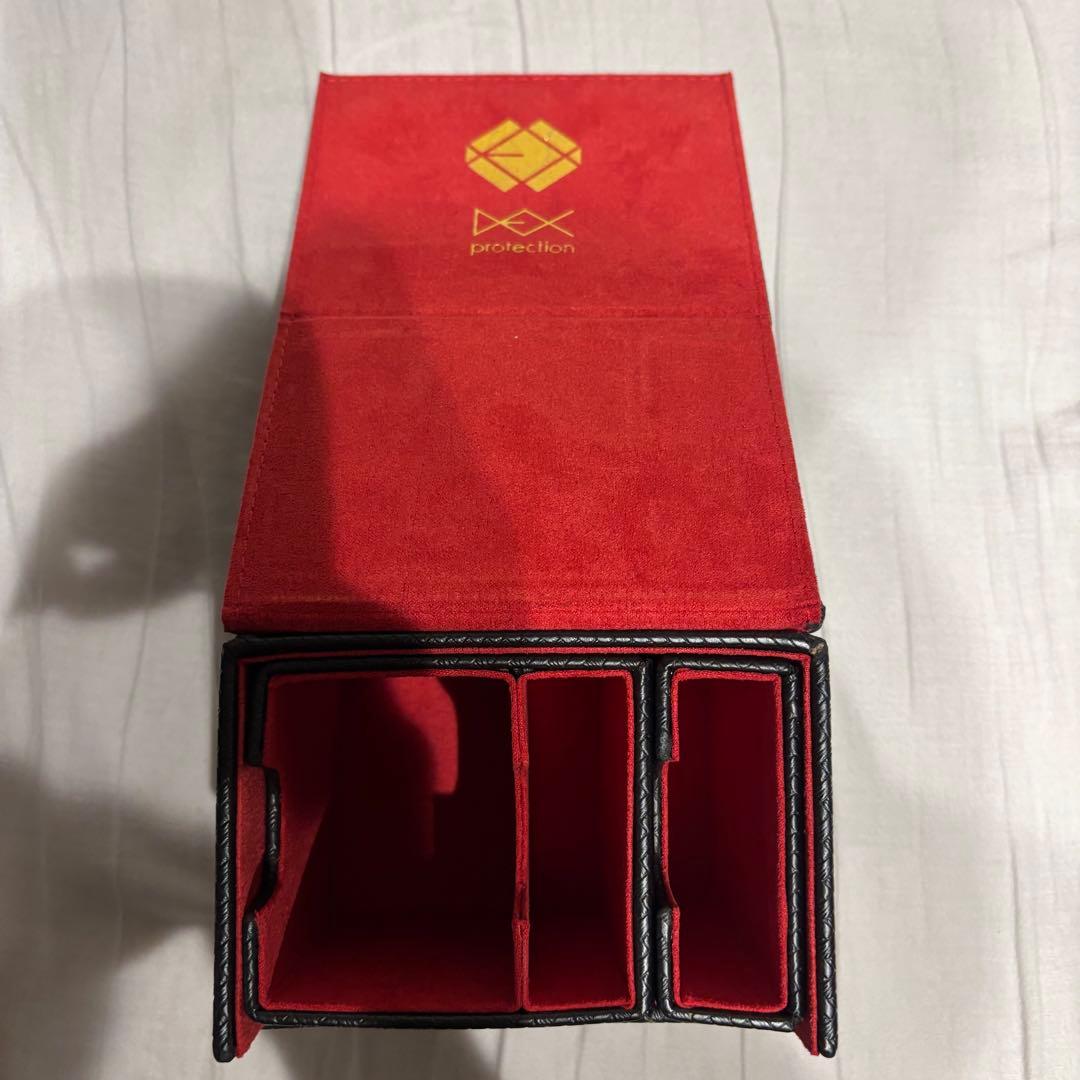 ほぼ未使用　Dex Protection The Dualist Deckbox
