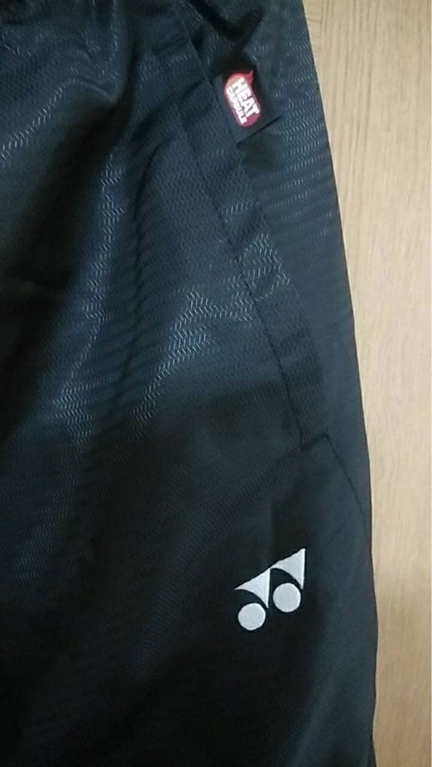 ヨネックス(YONEX)ウインドブレーカー (フード付き襟収納)&パンツ