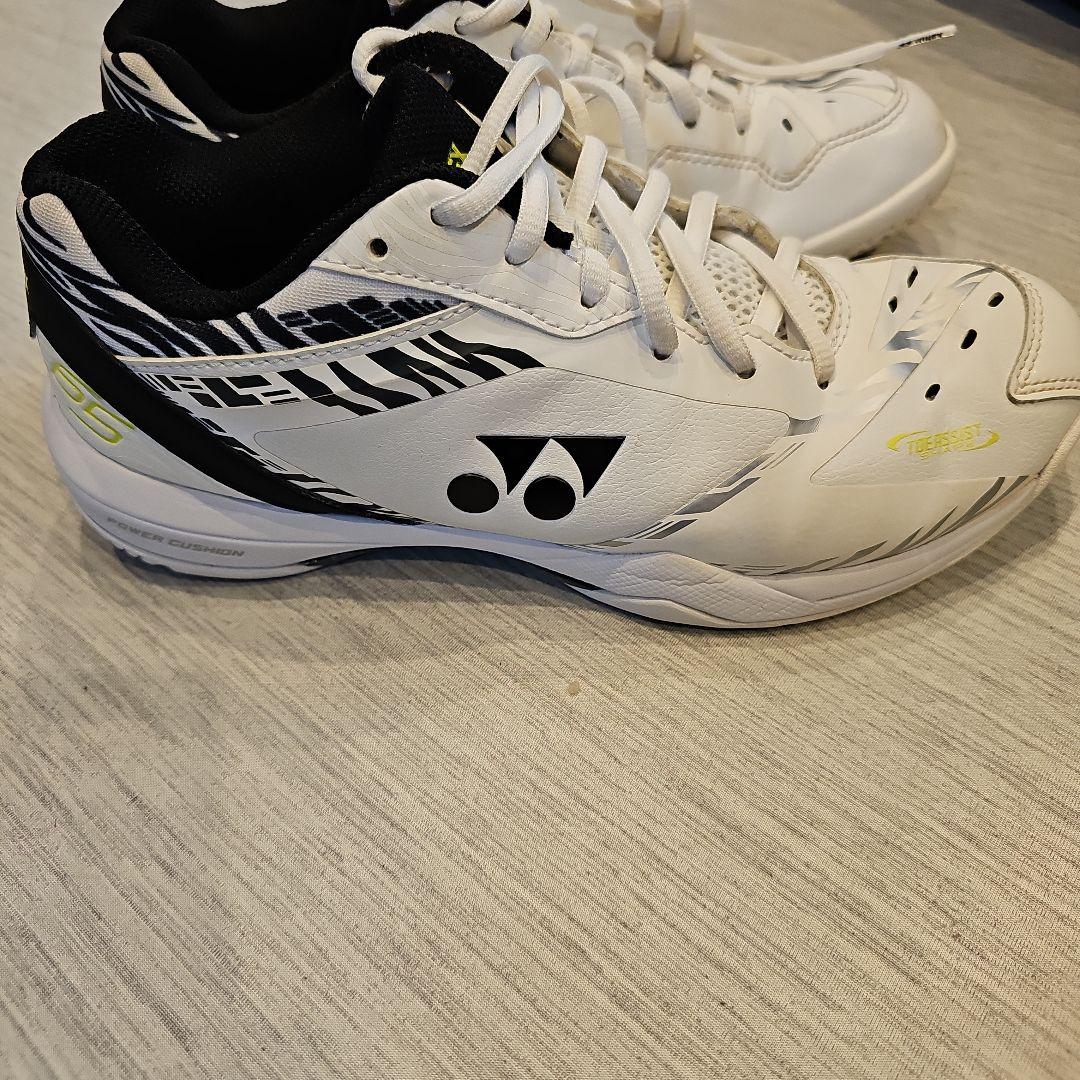 美品 バトミントン YONEX ヨネックス 桃田選手モデル 25.5cm