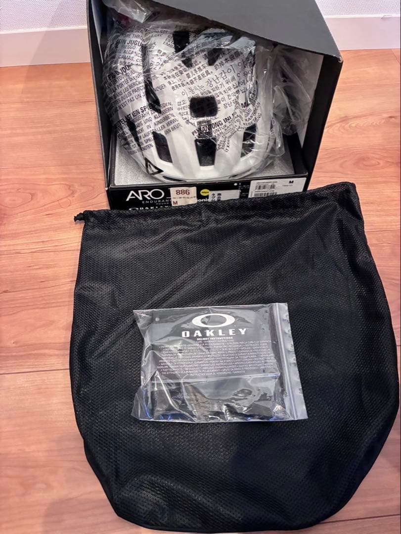 新品　オークリー　ARO3 ENDURANCE - MIPS - ホワイト　M