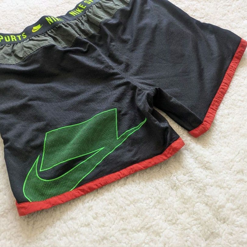 ナイキ Nike ノースリーブ 裏フリース　ショートパンツセットアップ