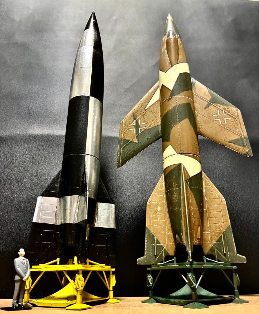 【完成品】V2ロケット・A-4b有人型(1/48)セット~アルミ貼り仕様~