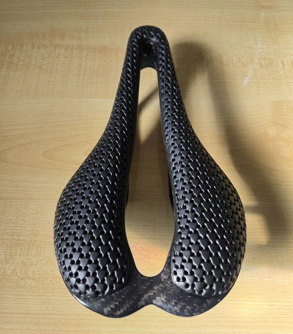3Dプリント　カーボンサドル