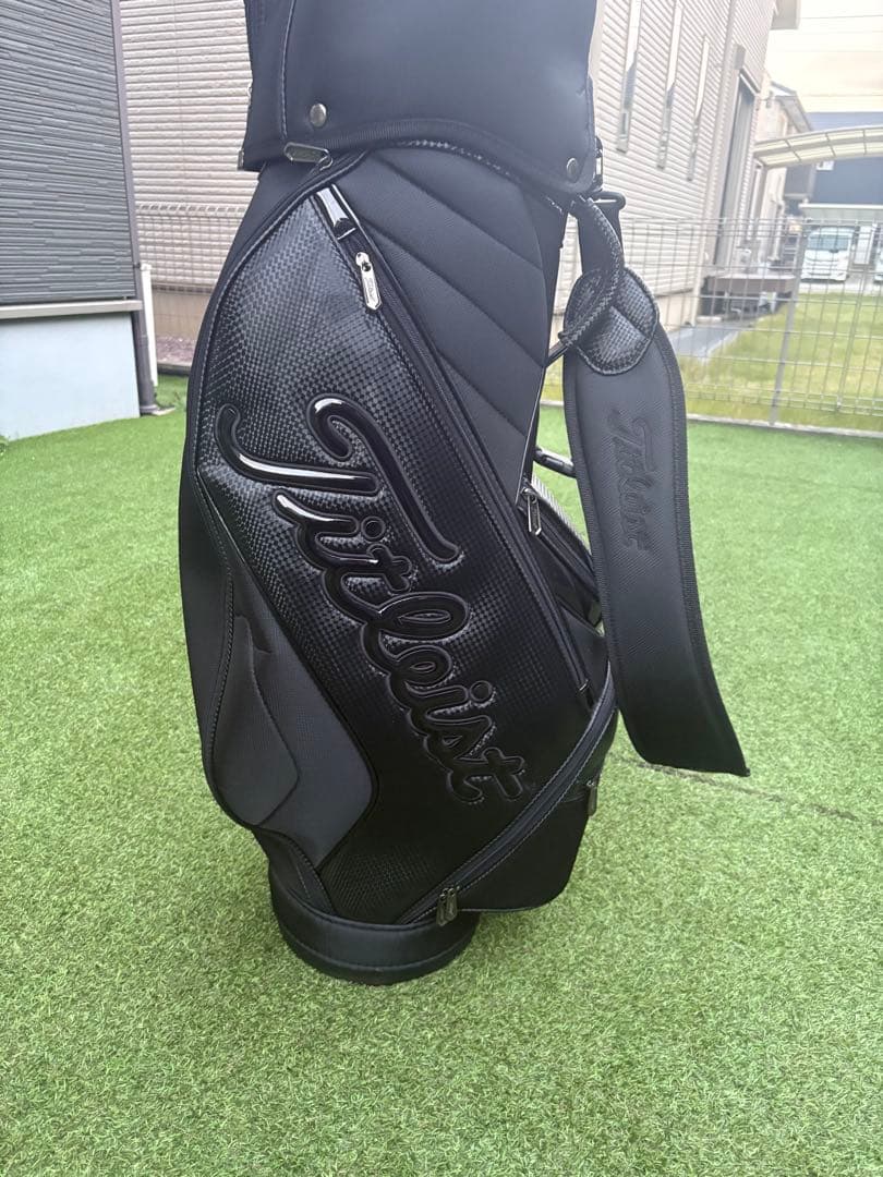 Titleist ゴルフバッグ ブラック　ゴルフボールおまけ付き