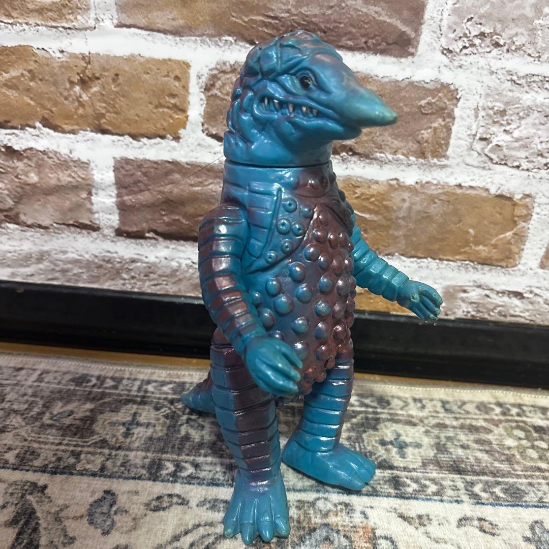怪獣フィギュア ザラガス　ソフビ