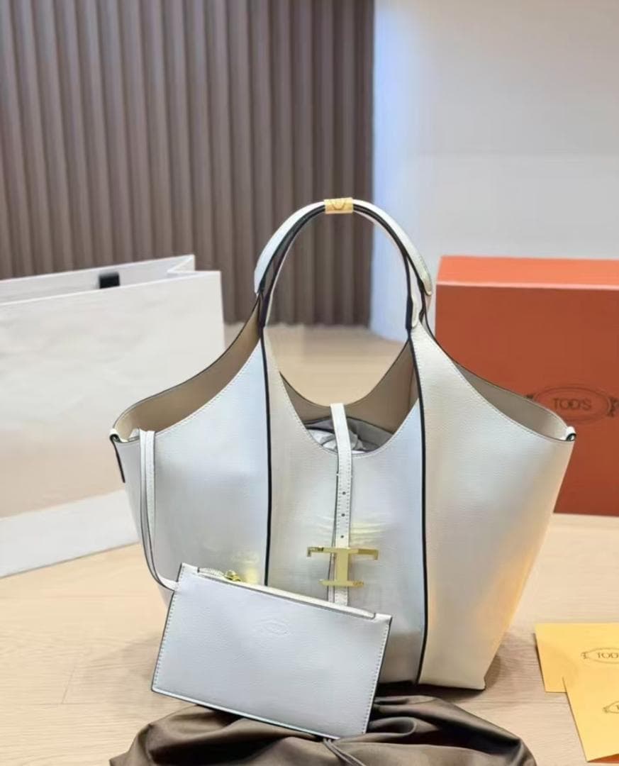 TOD'S Timeless レザー トートバッグ