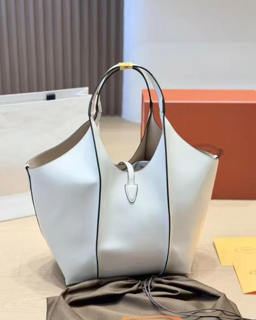 TOD'S Timeless レザー トートバッグ