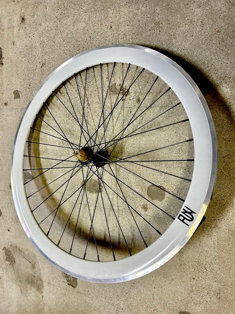 ◆FUN前輪ホイール 新品◆ホワイトでカッコいい！重量1.44kg
