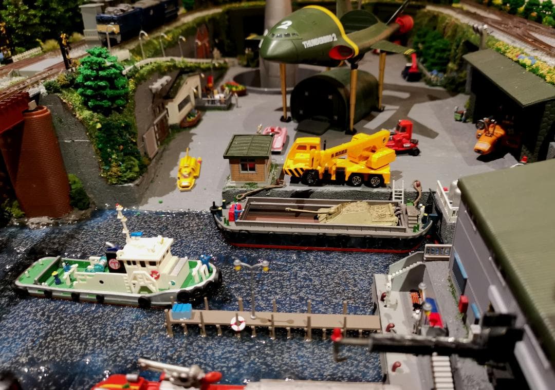 Nゲージ鉄道模型 ミニチュア風景付き ジオラマ完成品