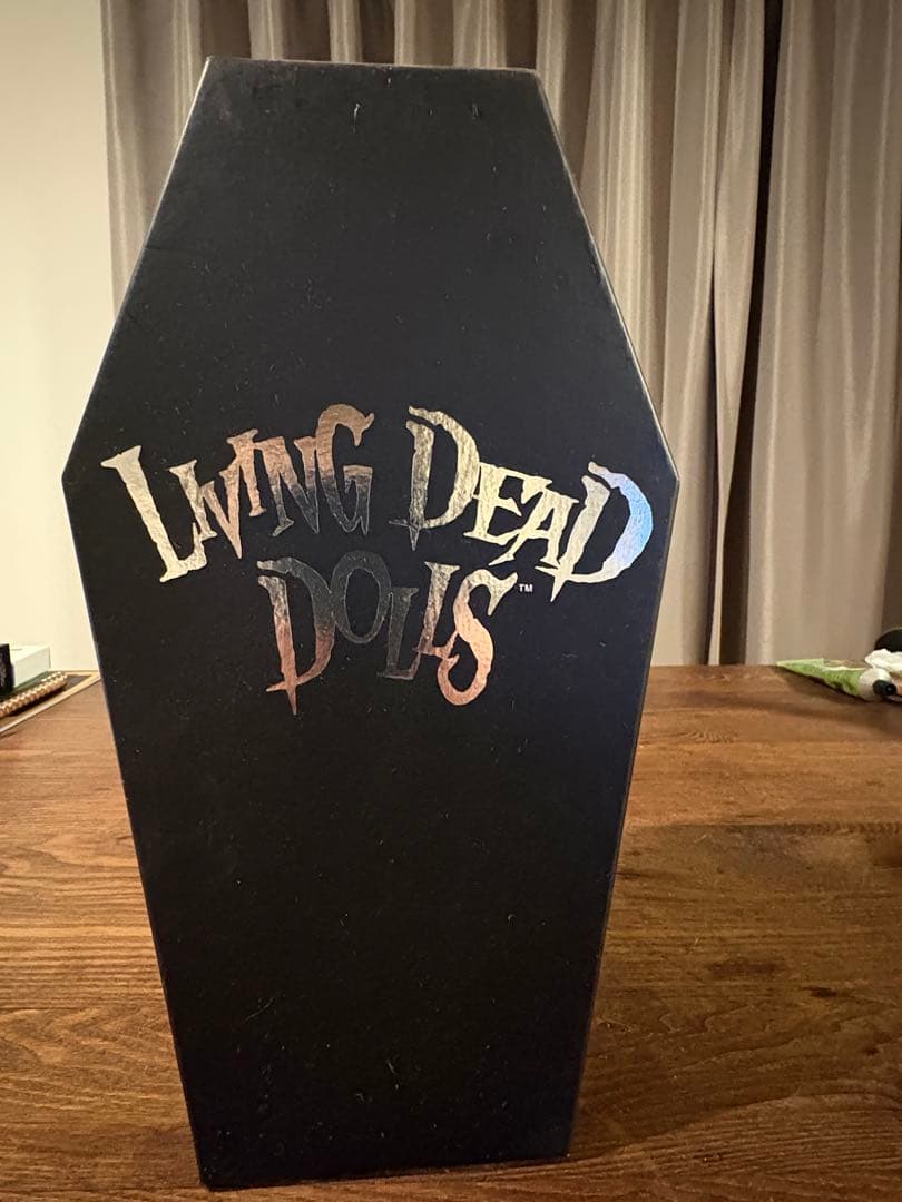 Living Dead Dolls コフィン型人形