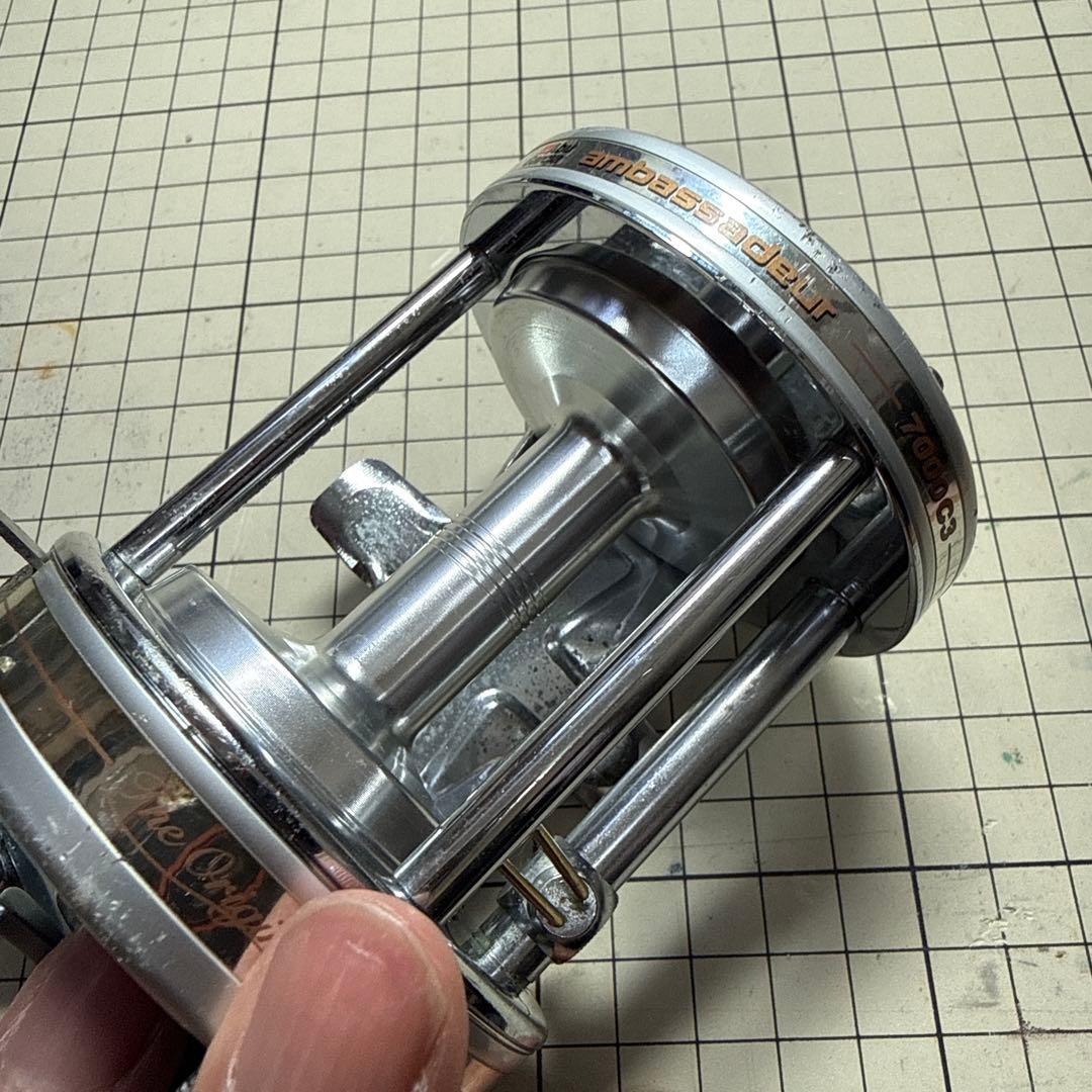 アブ　アンバサダー7000C3 スウェーデン製 シルバー 両軸リール