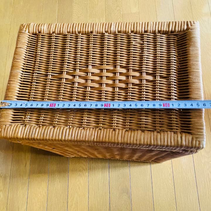 フタ付き籐バスケット