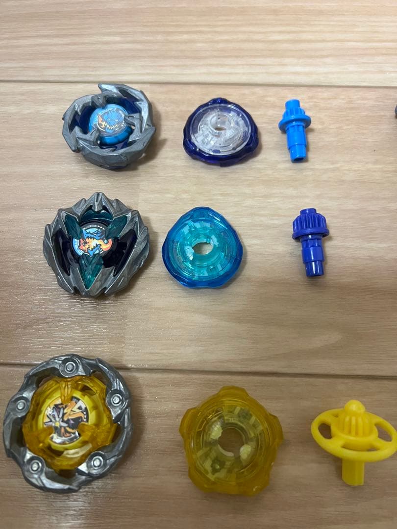 Beyblade X セット 多数のパーツ付き