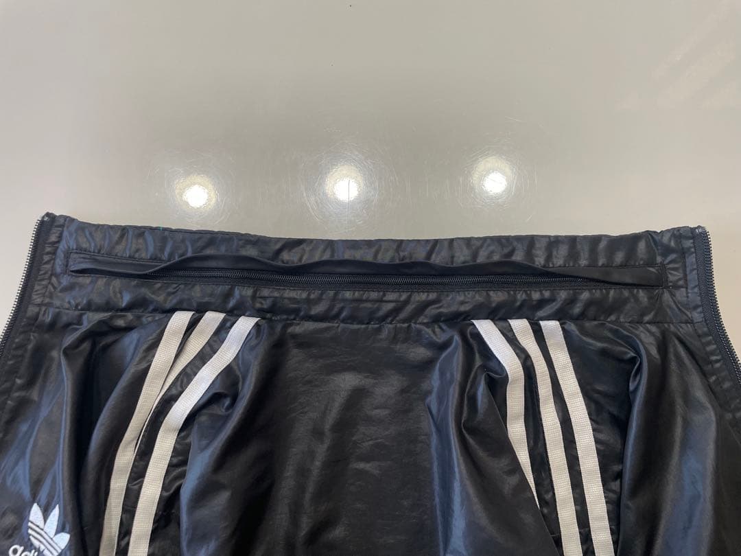 adidas リバーシブルウィンドブレーカー