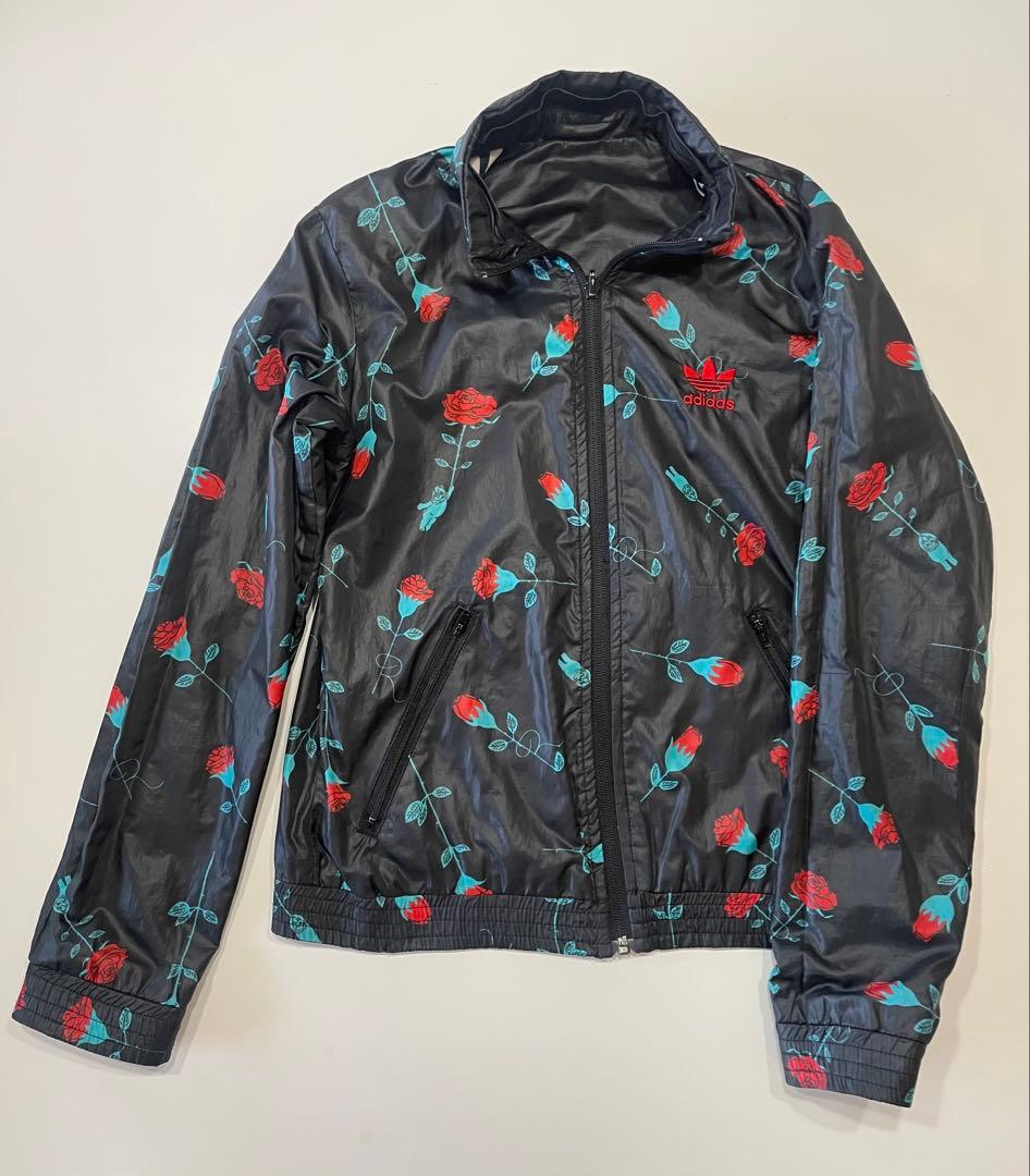 adidas リバーシブルウィンドブレーカー