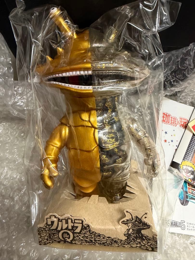 SECRET BASE ウルトラQ フィギュア ゴールド　スケルトン　カネゴン