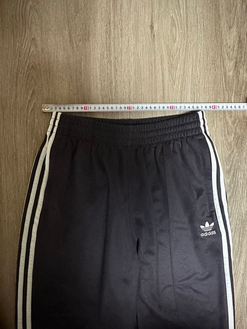 adidas バギーフィットファイヤーバードトラックパンツ