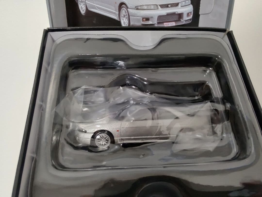 トミカリミテッドヴィンテージネオ スカイライン R33 GT-R