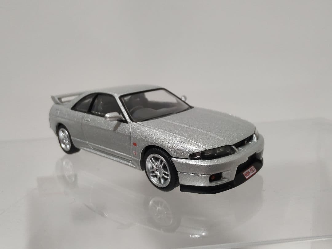 トミカリミテッドヴィンテージネオ スカイライン R33 GT-R
