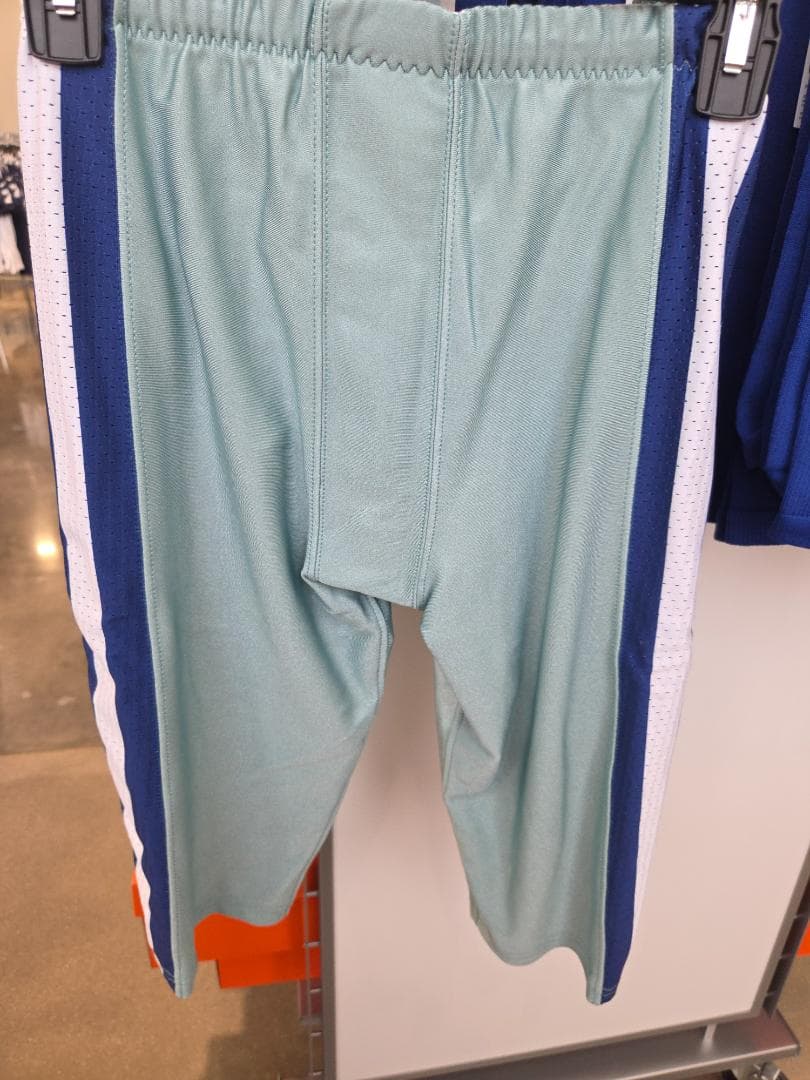 NFLロゴ入りナイキロゴパンツサイズ 28