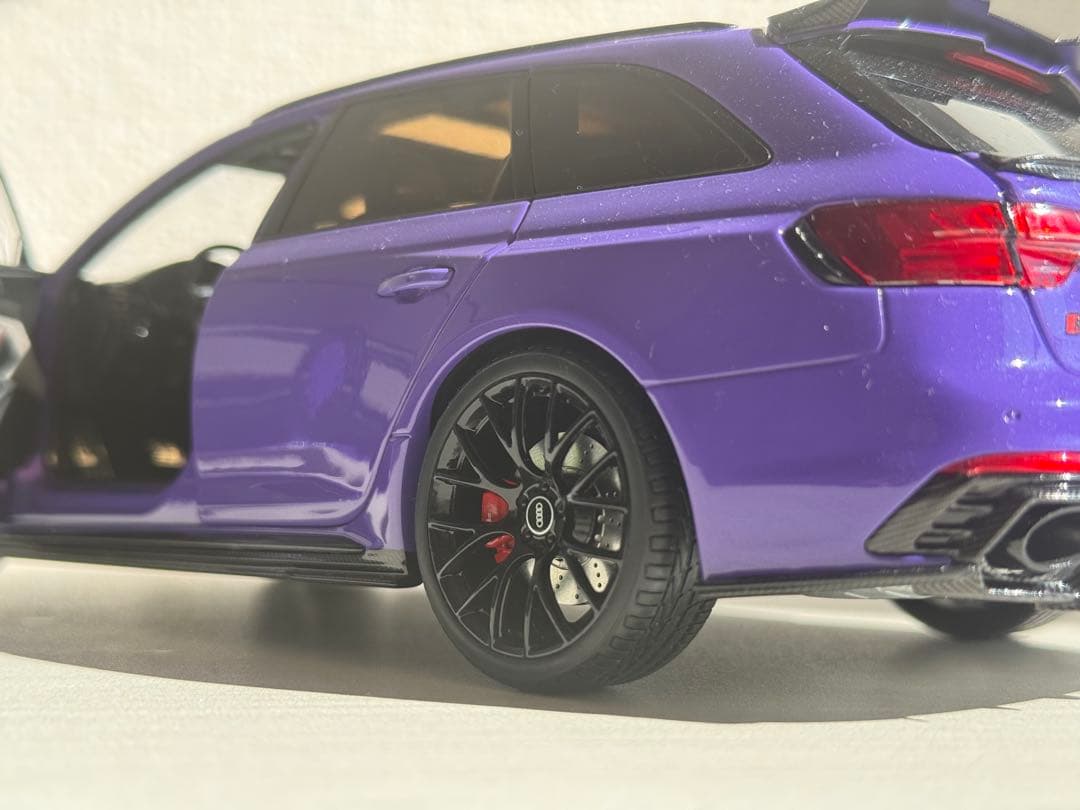 キロワークス 1/18 アウディ RS4