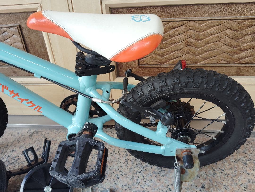 k*7様 【ヨツバサイクル】送料込み 12インチ 幼児用 キッズ自転車 補助輪付