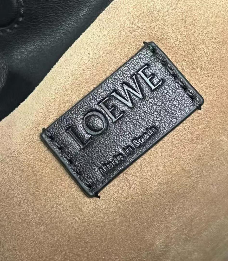 LOEWE ブラックレザートートバッグ