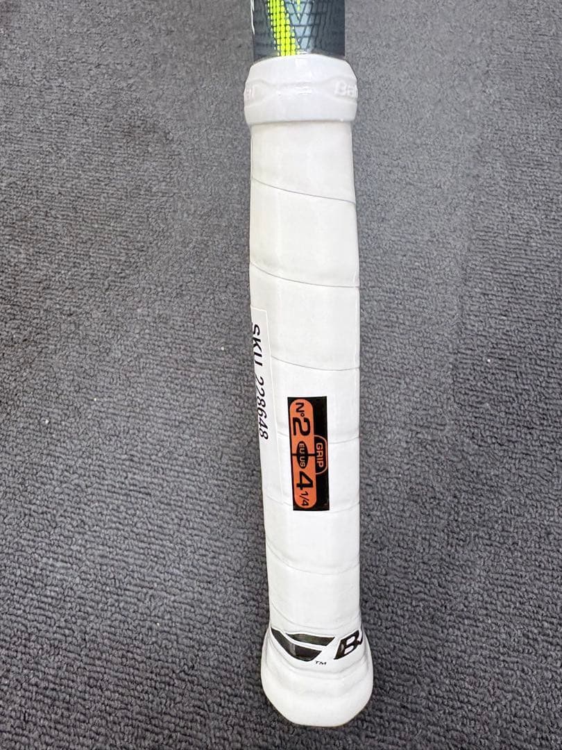 国内正規品　Babolat PURE AERO TEAM ガット付き