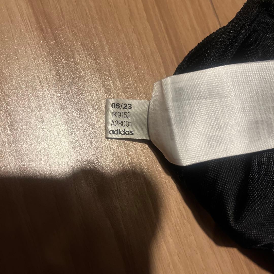 adidasオリジナルス　トラックパンツ