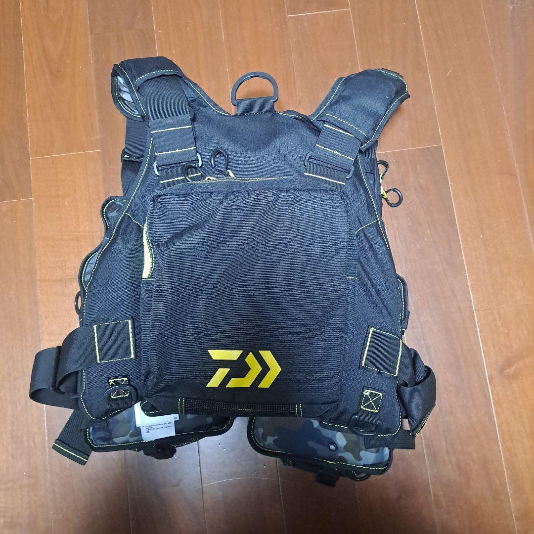Daiwa フローティングゲームベスト　DF6206 カモフラ
