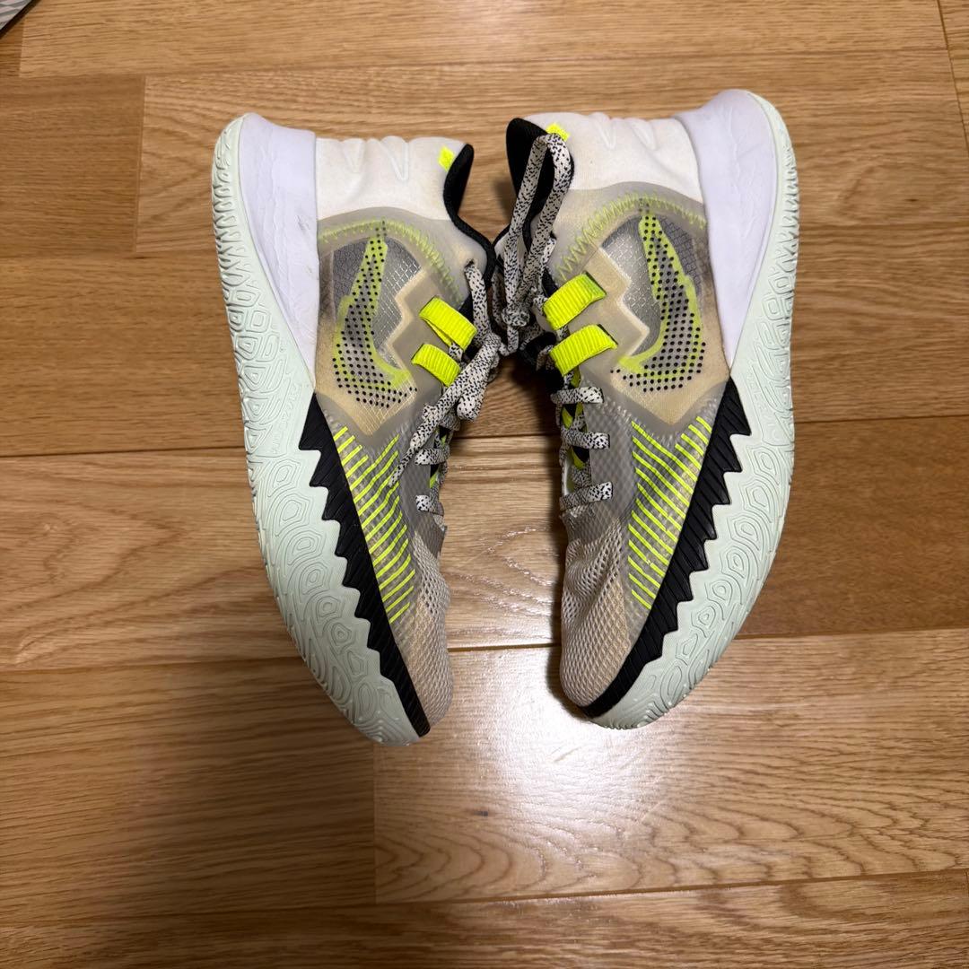 Kyrie フライトラップVバスケットボールシューズ