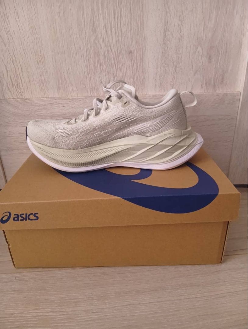 （美品！お買い得）ASICS ランニングシューズ スーパーブラスト2 24センチ