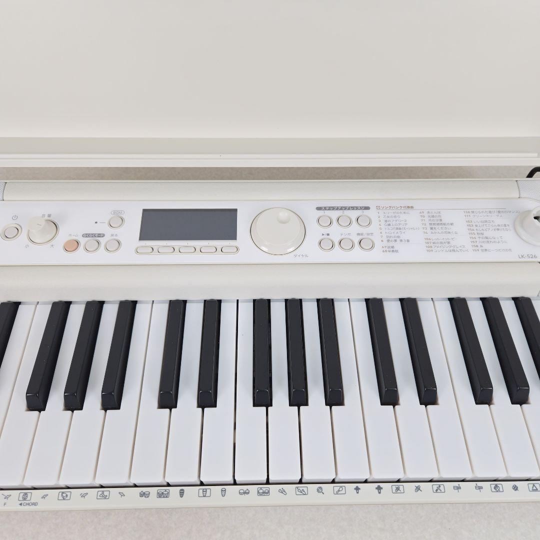 【美品】カシオ LK-526 楽らくキーボード 光ナビゲーション ピアノ 61鍵