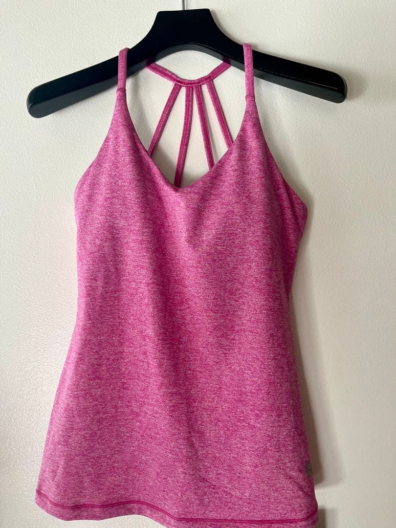 easyoga イージーヨガ　glamMe strappy tank ルルレモン