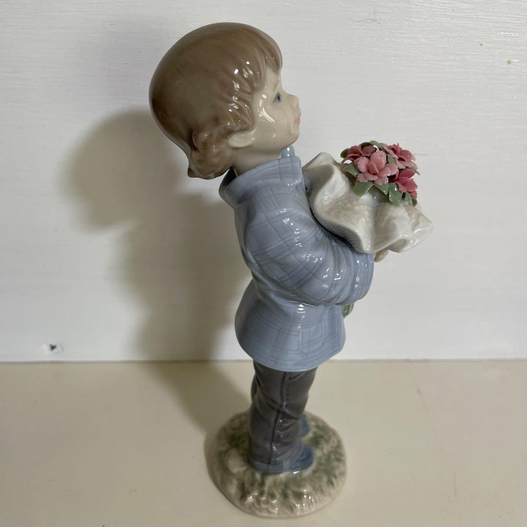 リアドロ　1番好きなあなたへ　少年　花束