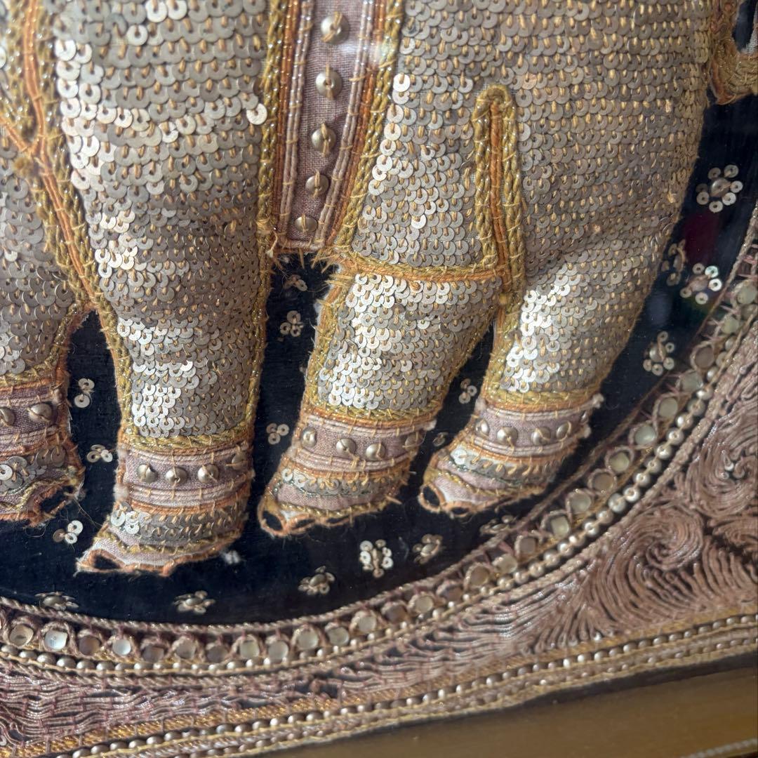 【アンティーク】額装 額縁 タイ 伝統工芸 スパンコール 象 刺繍画 古美術