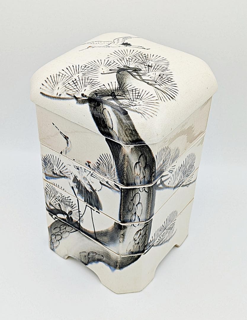 時代物 美品 状態良 砥部焼 陶器製 松鶴文 4段重箱 縁起物 昭和初期に購入