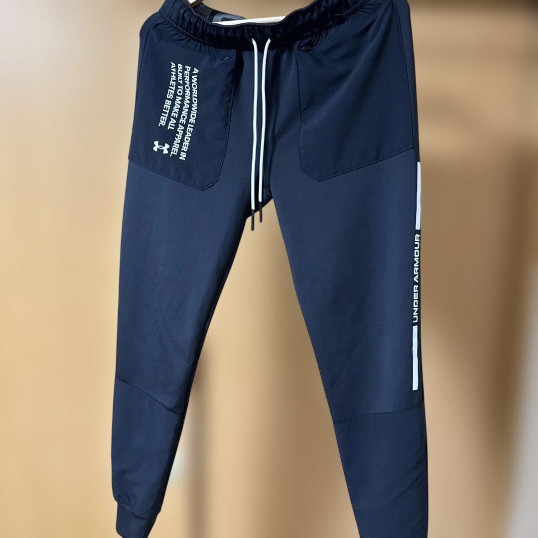 【美品】UAアーマーニット フーディー（トレーニング/MEN）