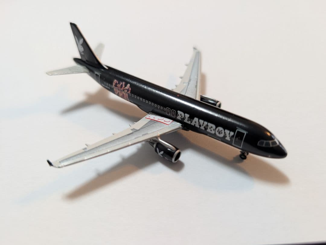 航空機・ヘリコプター AIRBUS A320-200 PLAYBOY SE-XCY 1:400