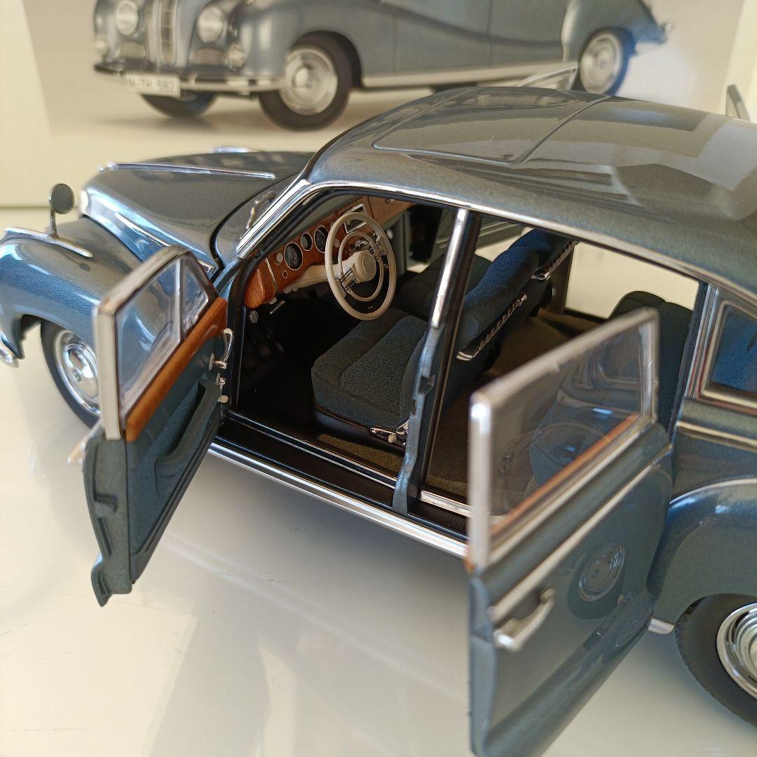 オートアート製　 502 2.6 Luxus 1:18 スケール