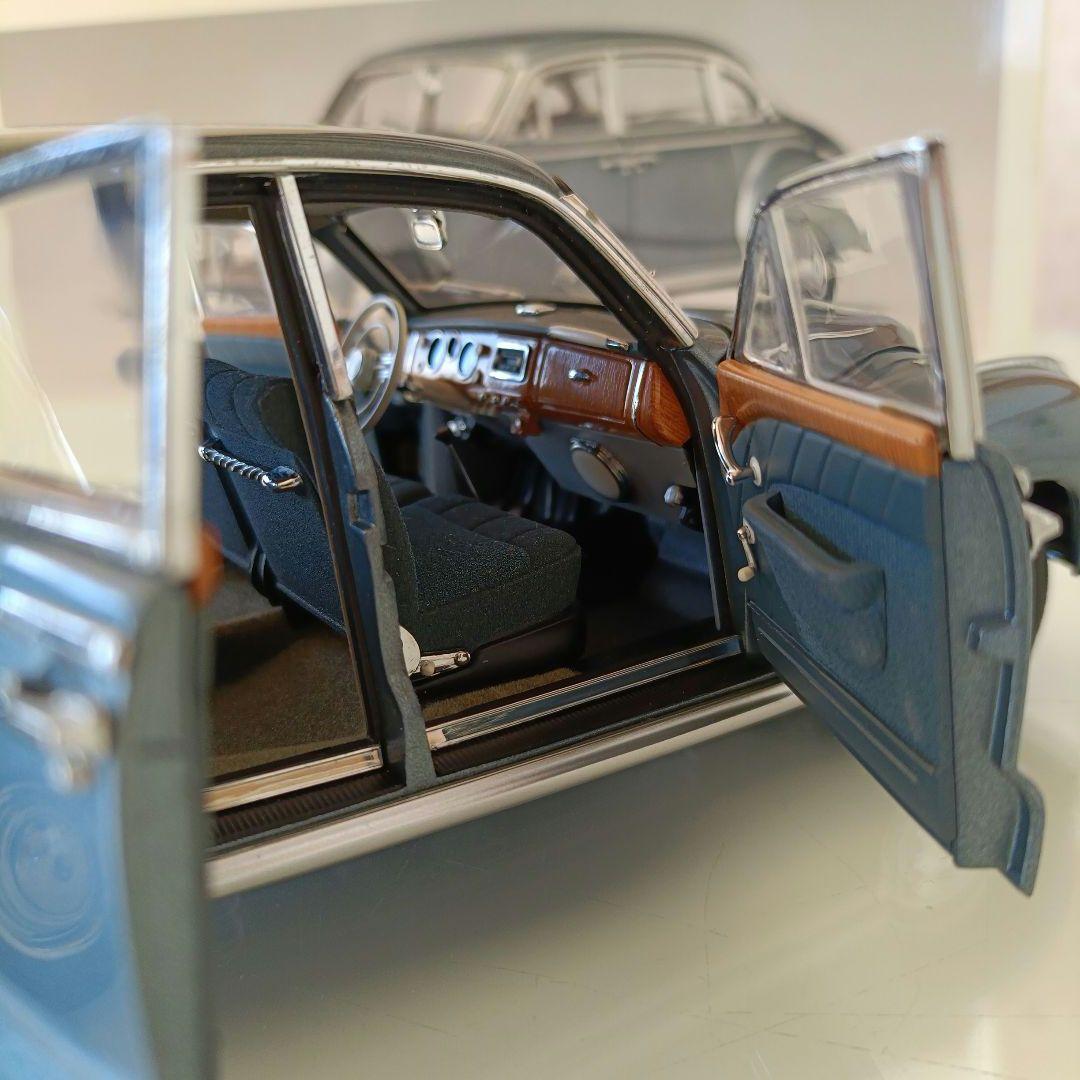 オートアート製　 502 2.6 Luxus 1:18 スケール