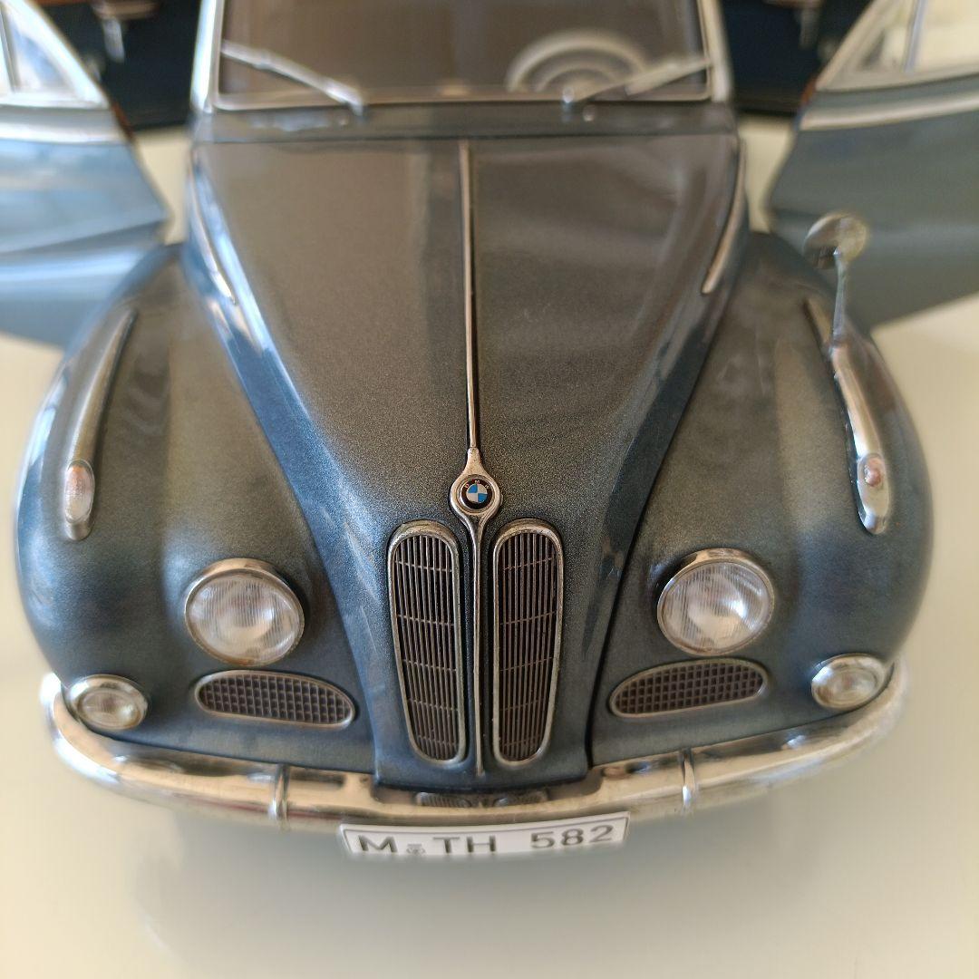オートアート製　 502 2.6 Luxus 1:18 スケール