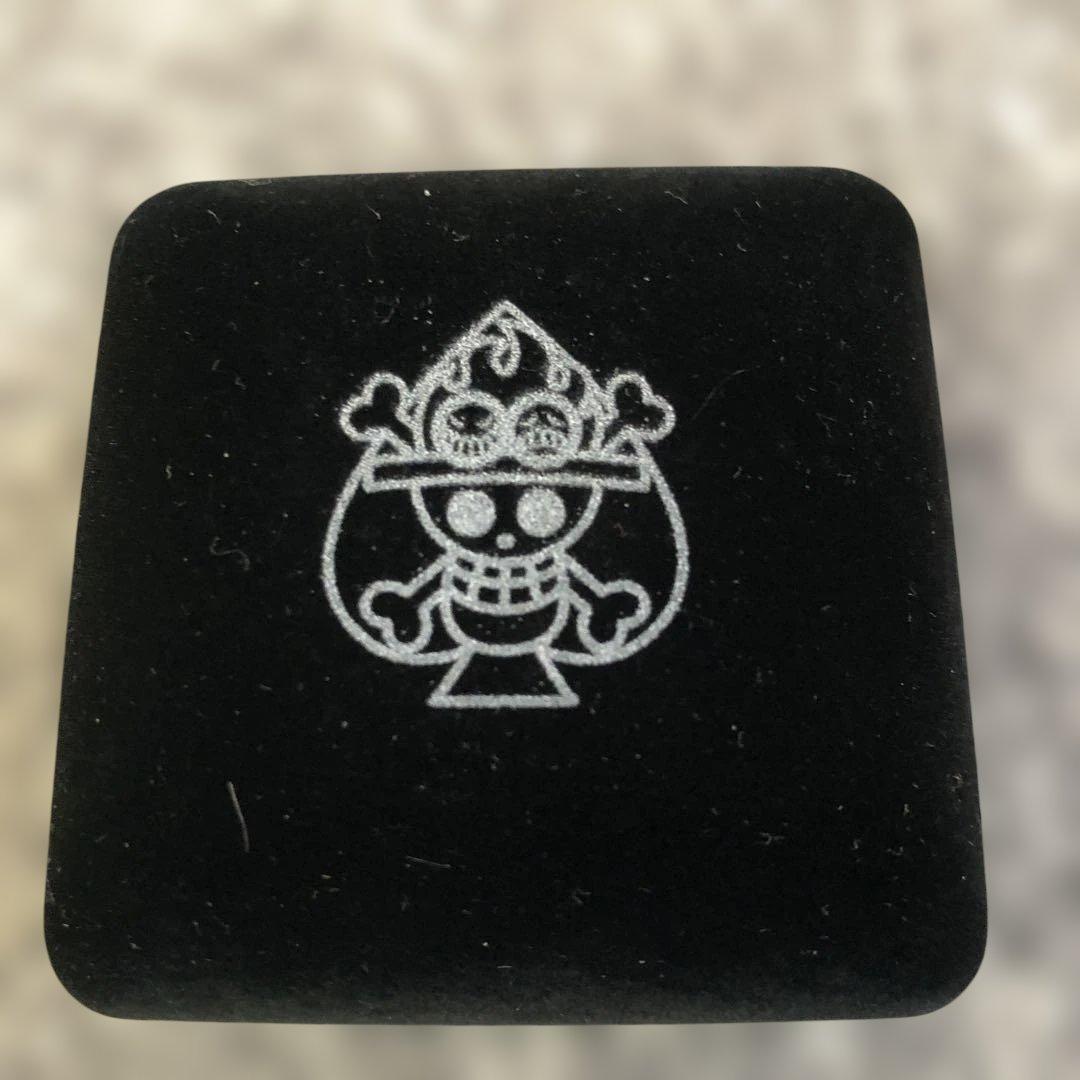 ONE PIECE エース　マジェスティック シルバー 天然石入りラペルピン