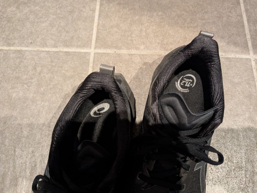 アシックス　asics　ブラック　NOVABLAST 4　27.5cm wide