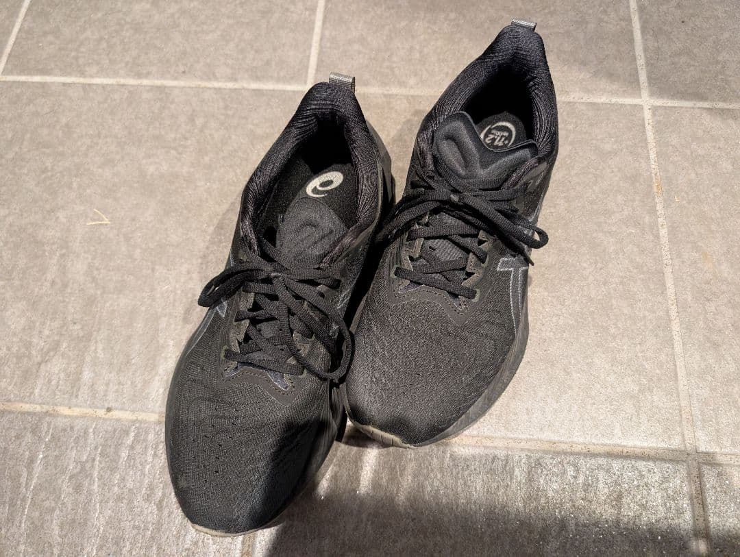 アシックス　asics　ブラック　NOVABLAST 4　27.5cm wide