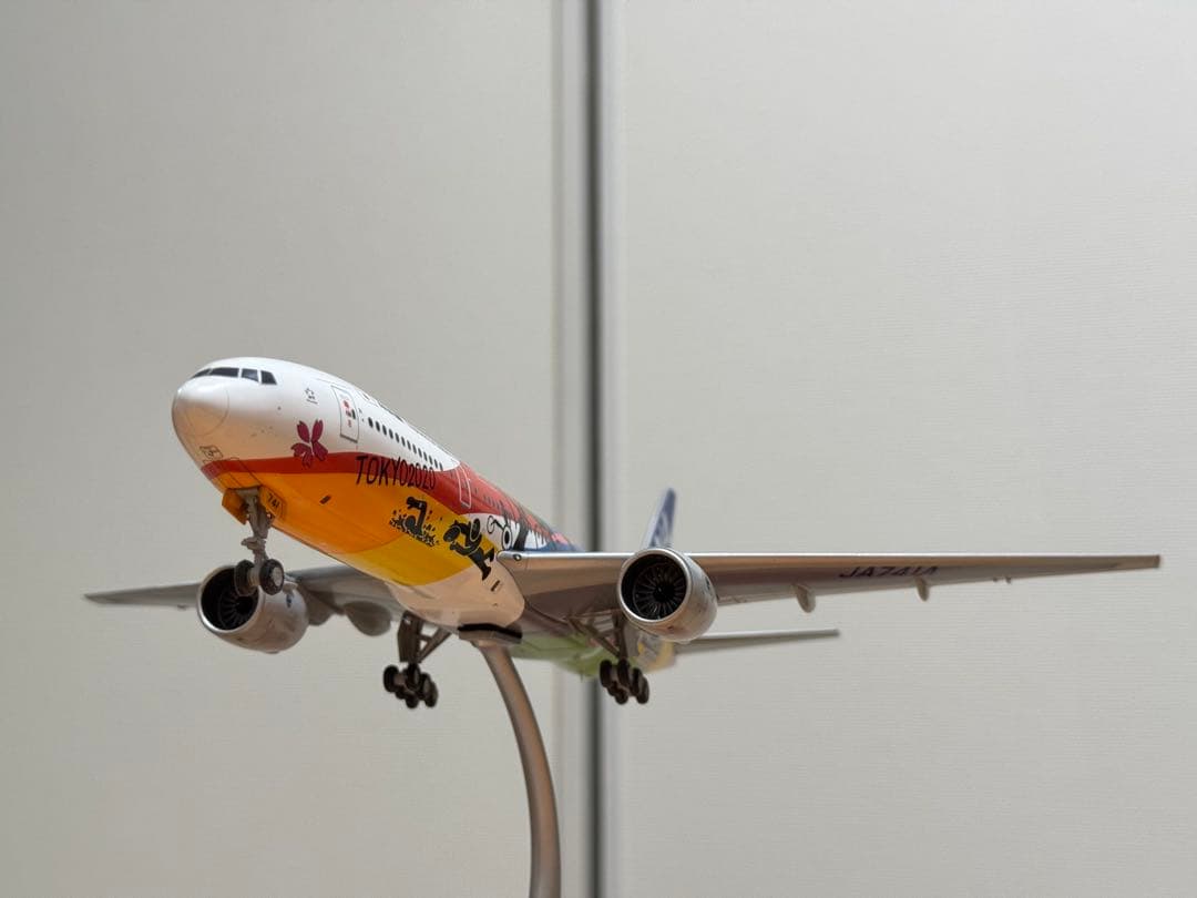 jcウィングス　B777 ANA 特別塗装機体モデル 1/200 ①